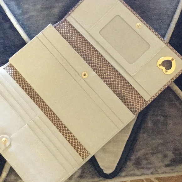 LOVECAT LEATHER TRIFOLD WALLET WITH SNAKE PRINT EUC - Picture 6 of 12